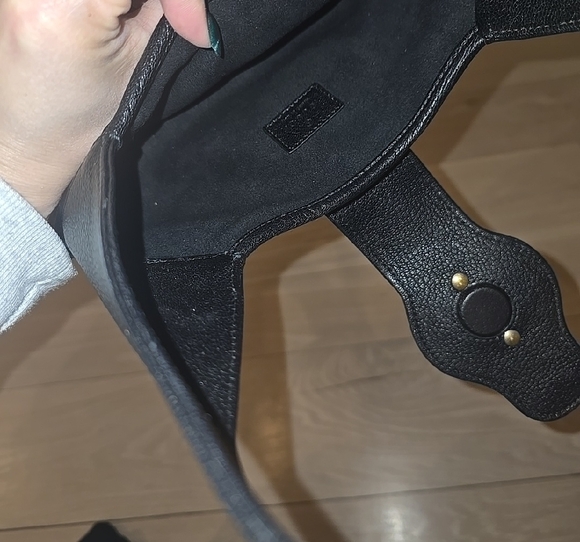 Gucci Aphrodite Leather Black and Gold Shoulder Bag - Picture 4 of 4